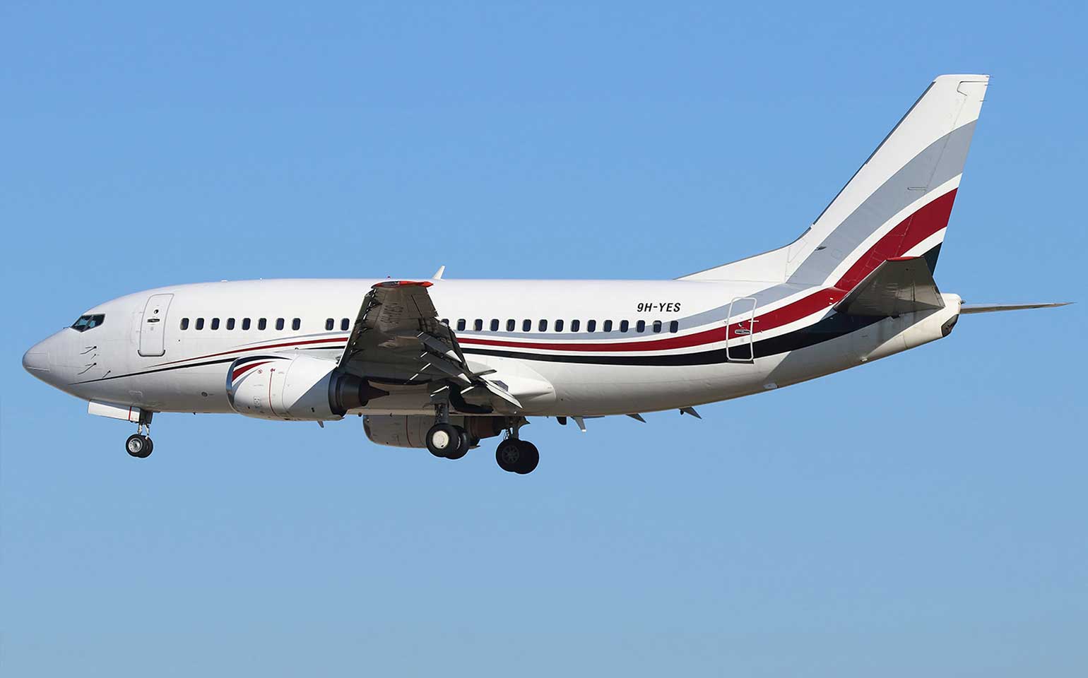 Boeing B737-500 private aircraft charter flight